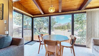 Chateau Blanc 25 Cozy with Gorgeous Mountain Views, On the Shuttle Rou