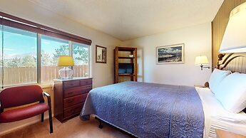 Chateau Blanc 25 Cozy with Gorgeous Mountain Views, On the Shuttle Rou