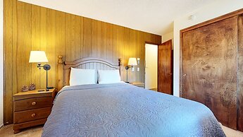 Chateau Blanc 25 Cozy with Gorgeous Mountain Views, On the Shuttle Rou