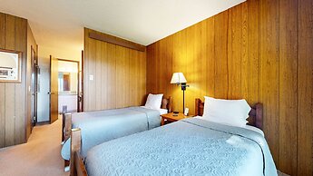 Chateau Blanc 25 Cozy with Gorgeous Mountain Views, On the Shuttle Rou