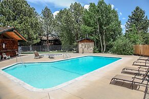 Chateau Blanc 25 Cozy with Gorgeous Mountain Views, On the Shuttle Rou