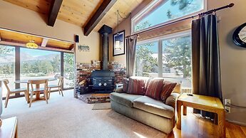 Chateau Blanc 25 Cozy with Gorgeous Mountain Views, On the Shuttle Rou