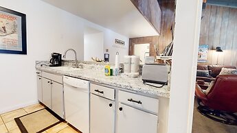 Horizons 4 150 Mountain Rustic, Walk To Shops and Restaurants, On Shut