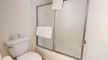 Horizons 4 150 Mountain Rustic, Walk To Shops and Restaurants, On Shut