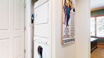 Snowcreek II 202 Remodeled, Light and Bright Condo with Washer Dryer b