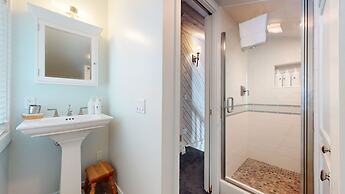 Snowcreek II 202 Remodeled, Light and Bright Condo with Washer Dryer b