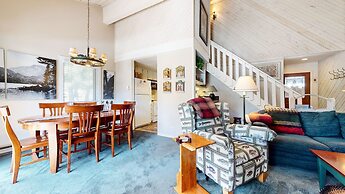 Snowcreek II 202 Remodeled, Light and Bright Condo with Washer Dryer b