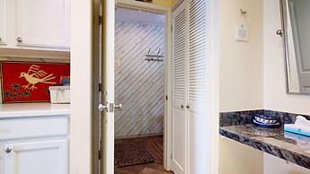 Snowcreek II 202 Remodeled, Light and Bright Condo with Washer Dryer b