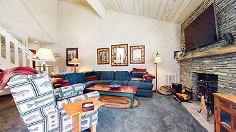 Snowcreek II 202 Remodeled, Light and Bright Condo with Washer Dryer b