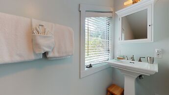 Snowcreek II 202 Remodeled, Light and Bright Condo with Washer Dryer b