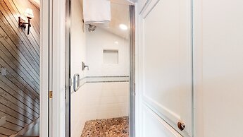 Snowcreek II 202 Remodeled, Light and Bright Condo with Washer Dryer b