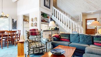 Snowcreek II 202 Remodeled, Light and Bright Condo with Washer Dryer b