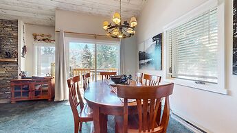 Snowcreek II 202 Remodeled, Light and Bright Condo with Washer Dryer b