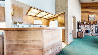 Sierra Megeve 8 Cozy Yet Spacious Condo, Just A Short Walk To Canyon L