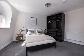 Emperors Gate Residence by Allô Housing