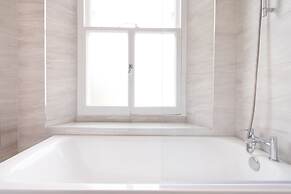 Emperors Gate Residence by Allô Housing