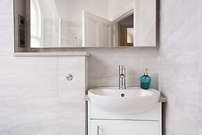 Emperors Gate Residence by Allô Housing