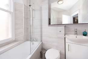 Emperors Gate Residence by Allô Housing