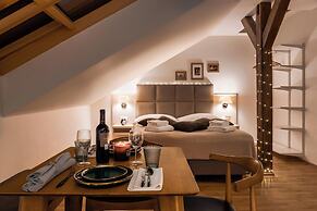Louren Apartments