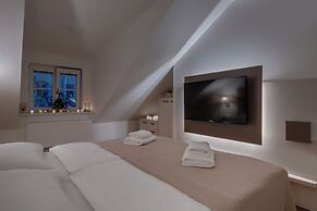 Louren Apartments
