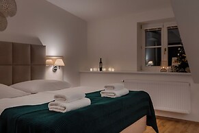 Louren Apartments