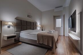 Louren Apartments
