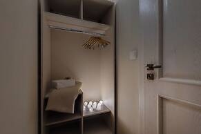 Louren Apartments