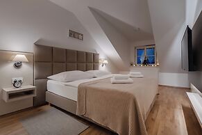 Louren Apartments