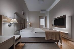 Louren Apartments