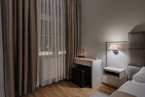 Louren Apartments
