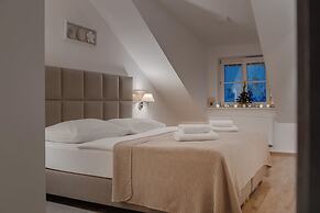 Louren Apartments