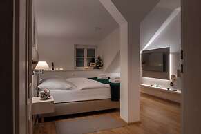 Louren Apartments