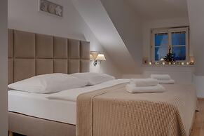 Louren Apartments