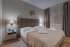 Louren Apartments