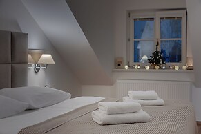 Louren Apartments