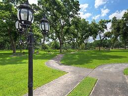 5 O'Clock Somewhere! WWH302 Apartment 2 New