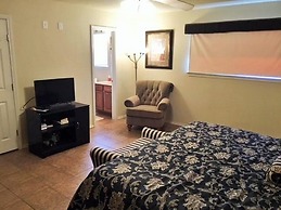 5 O'Clock Somewhere! WWH302 Apartment 2 New