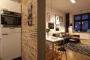 Luxury Mint Apartments Main Square