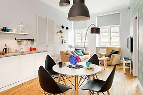 Luxury Mint Apartments Main Square