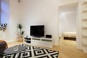 Luxury Mint Apartments Main Square