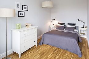 Luxury Mint Apartments Main Square