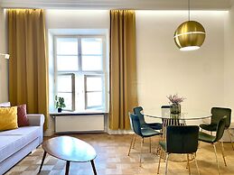 Luxury Mint Apartments Main Square