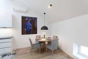 Luxury Mint Apartments Main Square