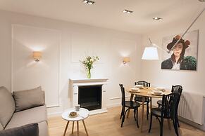 Luxury Mint Apartments Main Square