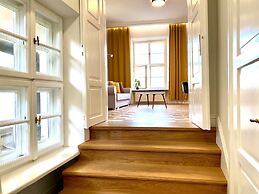 Luxury Mint Apartments Main Square