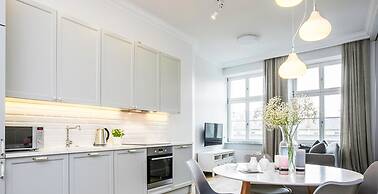 Luxury Mint Apartments Main Square