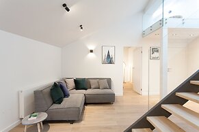 Luxury Mint Apartments Main Square