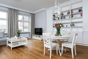 Luxury Mint Apartments Main Square