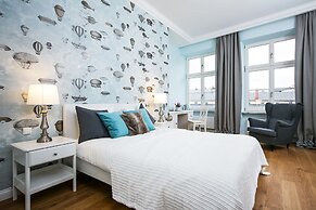 Luxury Mint Apartments Main Square