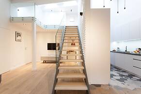 Luxury Mint Apartments Main Square